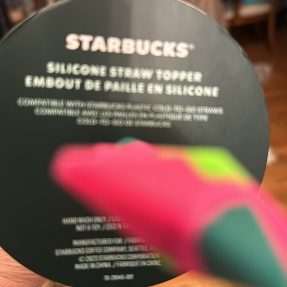 Starbuck’s 2023 Christmas Cup with straw and Silicone Topper - Picture 2 of 3